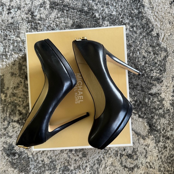 Michael Kors Hamilton Pumps 6M - Picture 4 of 8